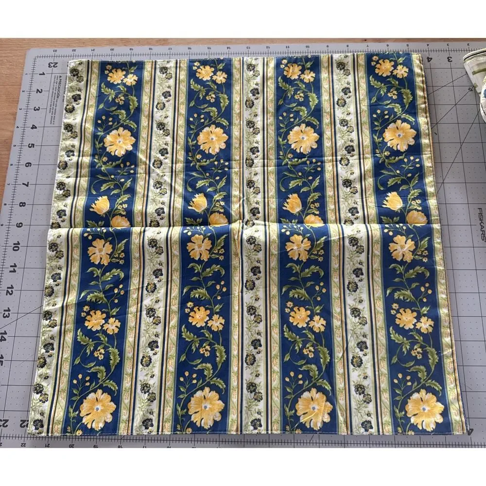 4 Floral Williamsburg Reversible Placemats W Tag , 4 Cloth Napkin No Tag